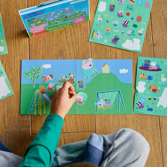 Outdoor Fun Reusable Sticker Set: Peppa Pig ile sınırsız sahne yarat - 110 çıkartma 2 sahne moritoys